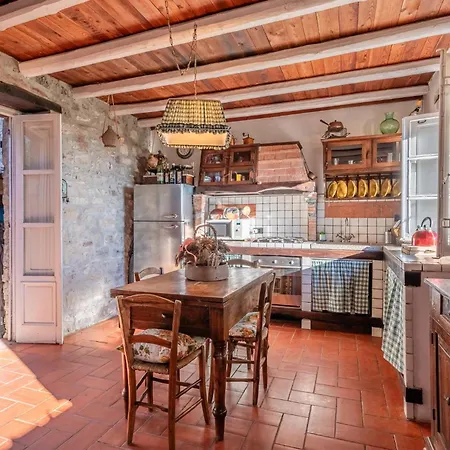 Sunhouse - Tuscan Hills Holiday home